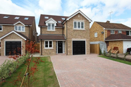 Strathmore Drive, Charvil, Reading - Photo 2