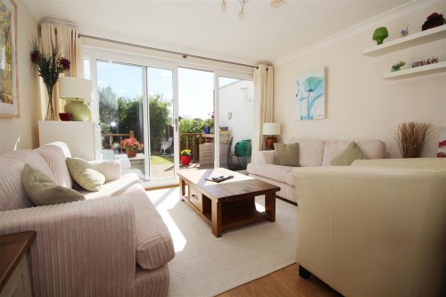 Colleton Drive, Reading - Photo 1