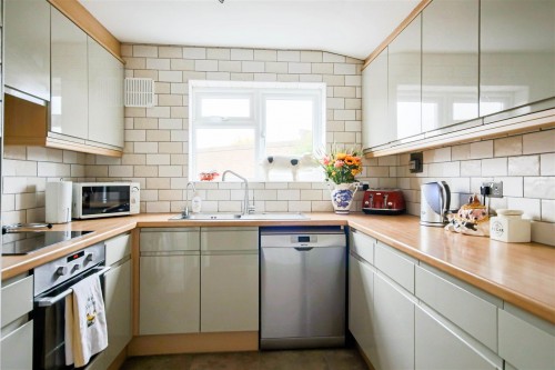 Hurst Park Road, Twyford, Reading - Photo 2