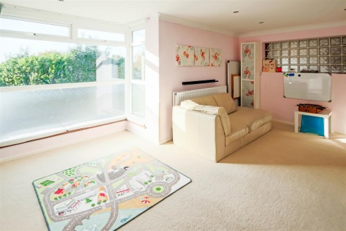 Wessex Gardens, Twyford, Reading - Photo 2