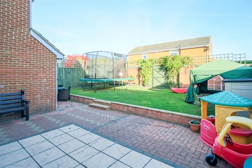 Wessex Gardens, Twyford, Reading - Photo 13