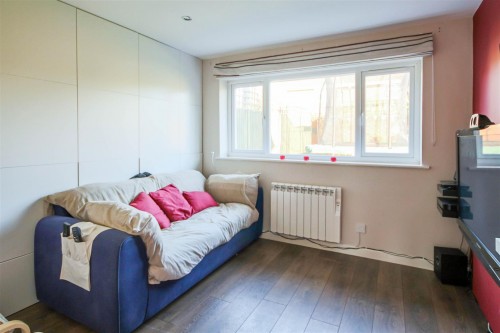 Wessex Gardens, Twyford, Reading - Photo 3