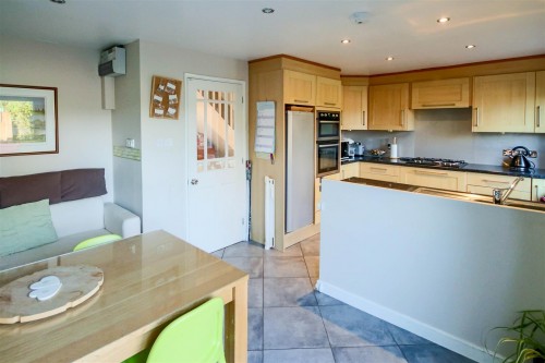 Wessex Gardens, Twyford, Reading - Photo 4