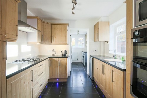 Springfield Park, Twyford, Reading - Photo 2