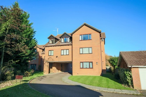 Sadlers Court, Winnersh, Wokingham - Photo 1
