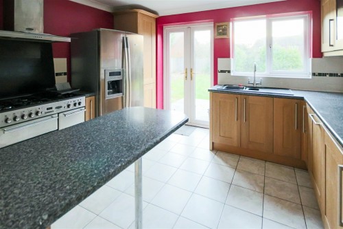 Yewhurst Close, Twyford, Reading - Photo 7